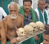 Tamil Nadu farmers protest over crop prices in Delhi with skulls bones