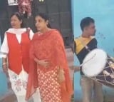 Kanpur Father Grandly Welcome his Divorced Daughter Video goes Viral