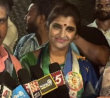 Anchor Shyamala campaigns for YCP Candidate Vanga Geetha in Pithapuram
