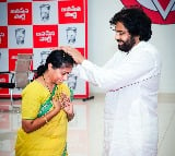 Galla Madhavi met Pawan Kalyan and seek blessings