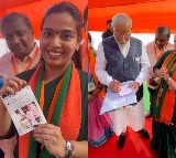 In Telangana, PM Modi gives autograph on photo of girl who sang a song on him