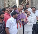 Telangana Former Minister Harish Rao At Yadagiri Gutta Temple