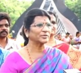 Lakshmi Parvathi pays tributes at NTR Ghat