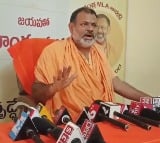 Swami Paripoornananda predicts Jagan victory