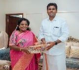 Annamalai met Tamailisai in Chennai