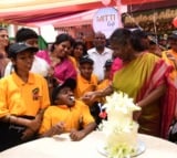 President Murmu turns 66, celebrates birthday with MITTI cafe's staff