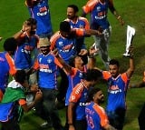 Fans cheered as Virat Kohli and Rohit Sharma dance together at Wankhede Stadium