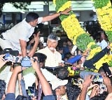 Chandrababu Naidu arrives in Hyderabad to warm welcome by supporters