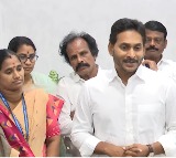 YCP cadre met Jagan in Tadeapalli