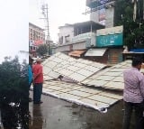 Hoarding crashes in Maha's Kalyan, several vehicles crushed, no casualties