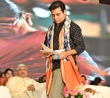 KTR urges Centre, Telangana to 'rescue' handloom sector