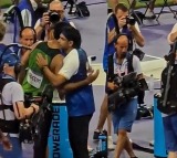 Neeraj Chopra Interacts With Arshad Nadeem After Pakistan Star Wins Gold in Men Javelin Throw at Paris Olympics 2024