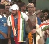 Indian hockey team receives rousing reception at Delhi airport after bronze medal finish in Paris