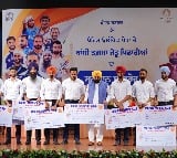 Punjab CM felicitates eight Olympic hockey players with Rs 1 crore each