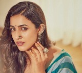 Niharika Konidela says 'Bench Life' captures the experience of being
 on corporate bench