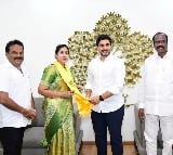 Eluru Mayor Noorjahan joins TDP