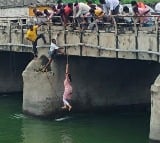 Women Fell into Nagarjunasagar Canal while Taking Selfie in Nalgonda 