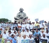 K’taka Cong stages ‘Raj Bhavan Chalo’ protest march, asks Guv about pending pleas