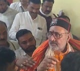 Youth tries to attack Giriraj Singh during Janata Darbar in Begusarai