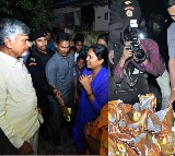 Chandrababu visits rain affected areas in Vijayawada till early morning 4am