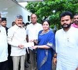 TDP MP Vemireddy Parabhakar Reddy and Prashanti Reddy handed CM Chandrababu cheque for Rs 1 crore