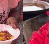 A video of a street vendor selling rose pakodas recently went viral on social media