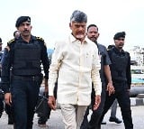 CM Chandrababu arrives Undavalli residence from district collectorate after 10 days