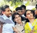 Woman Constable Who Take Selfie With Jagan Now On Police Radar