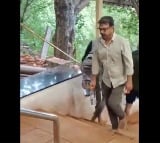 Koratala Siva arrives Tirumal by walk