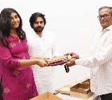 pawan kalyan intresting gift to his daughter adya