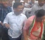 Fight between Congress and BRS at Telangana Bhavan