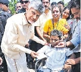 chandrababu showed humanity at renugunta airport handed over 5 lakhs cheque