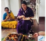 Renu Desai performs Homam