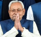 Nitish Kumar Folded Hands Request To Top Cop To Speed Up Recruitment