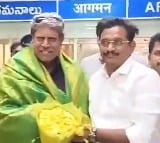 Cricket great Kapil Dev arrived to Vijayawada to meet Chandrababu