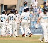 3rd Test: Jadeja's three wickets; Young, Mitchell fifties make it another shared session