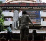 Indian share market ends flat, gold continues to trade low