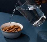 health benefits of eating soaked almonds