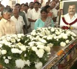 Chandrababu pays tributes to Ramamohan Naidu