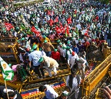 Police stops farmers out side Delhi