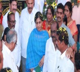 Jogi Ramesh with TDP leaders