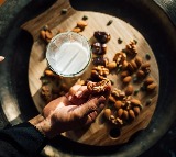 benefits of having 2 dates with warm milk daily