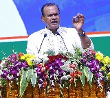Komatireddy Demands Allu Arjun Apologize to CM Revanth Reddy