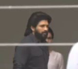 Allu Arjun Appears at Chikkadpally Police Station