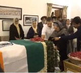 Sonia Gandhi pays tributes to former prime minister Manmohan Singh