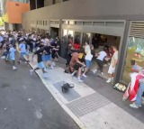 australian store invite to rob sees stampede