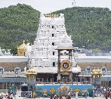Bank Employee Try To Stole Gold In Tirumala Parakamani