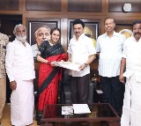 Actor Sathyaraj’s Daughter Divya Joins DMK Party