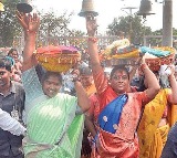 Konda Surekha responds on differences with Seethakka
