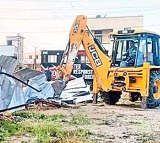 hydraa demolishes park encroachment